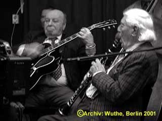 TEDDY KLEINDIN (cl) und COCO SCHUMANN (g)